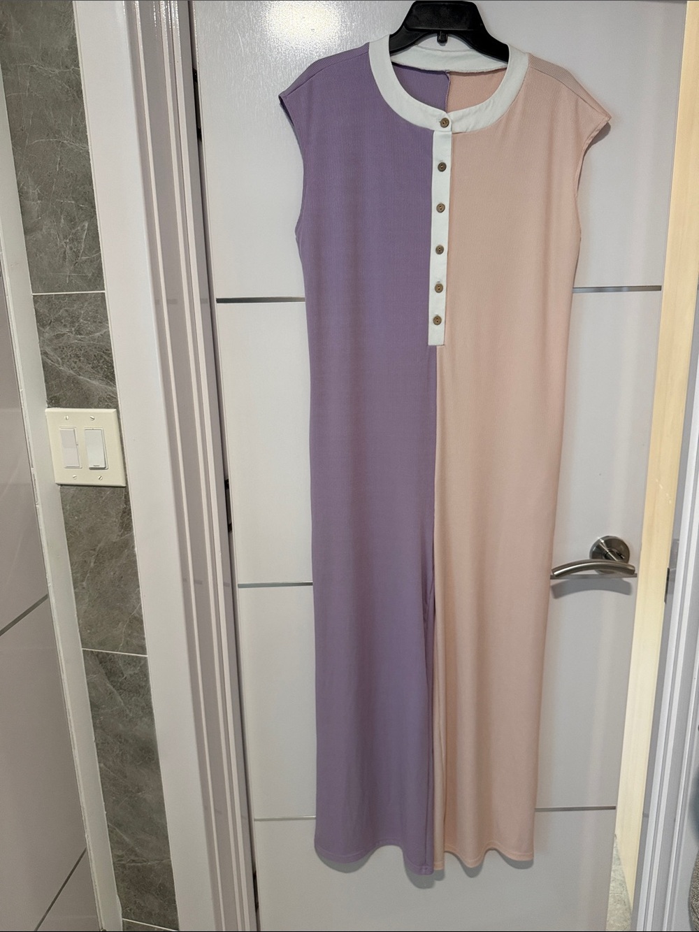 Sleeveless Two-Tone Wide Leg Jumpsuit in Lilac and Dusty Peach - Picture 4 of 7